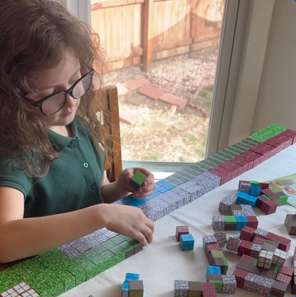 Mitä jos lapsesi voisi luoda oman, pikselöidyn maailmansa... ilman näyttöä? 🎮✨